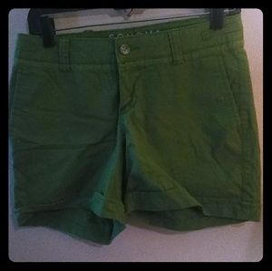 Cute green shorts!!
